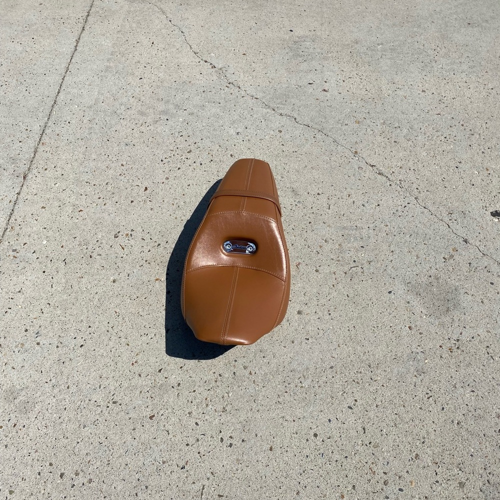2 up tan leather seat off 2020 Indian Scout ABS. No tears, excellent condition.